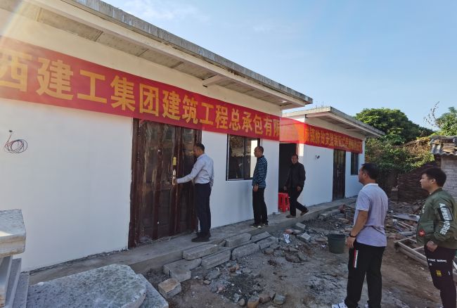 调研组调查现场1。林磊 摄.jpg