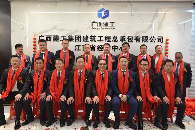 集体合照。关业芳 摄（建图）.jpg