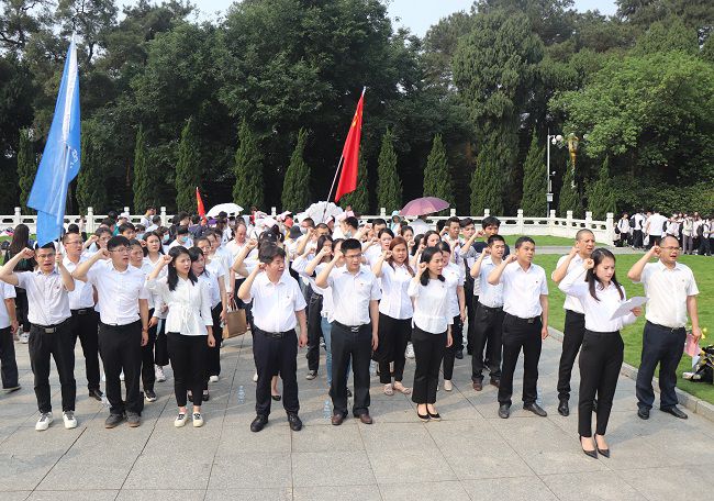 沉温入党誓词。周煜川摄（建图）.jpg