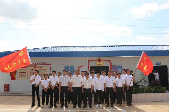 合影留想。张钊林 摄（建图）.jpg