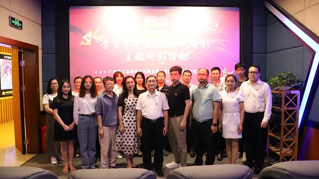 观影留影。杨钰 摄（建图）.jpg