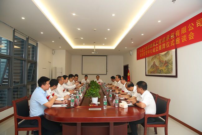 座谈会现场。杨桂峰 摄（建图）.jpg