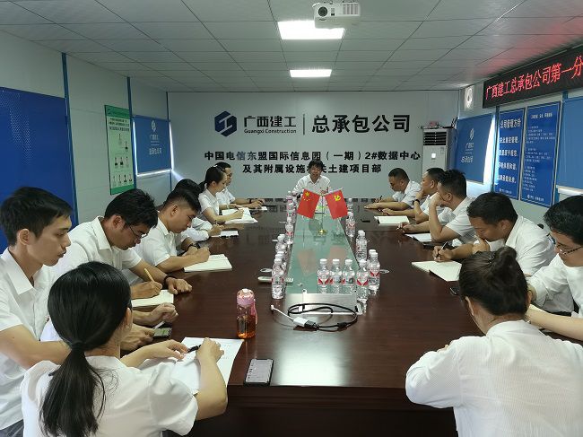 上党课现场。韦文 摄（建图）.jpg