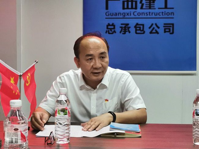 陆烜上党课。王瑾贞 摄（建图）.jpg
