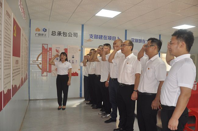 沉温入党誓词。王瑾贞 摄（建图）.jpg