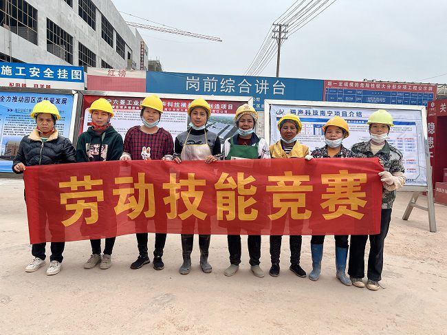 内脚手架班组合影。廖之锭 摄（建图）.jpg