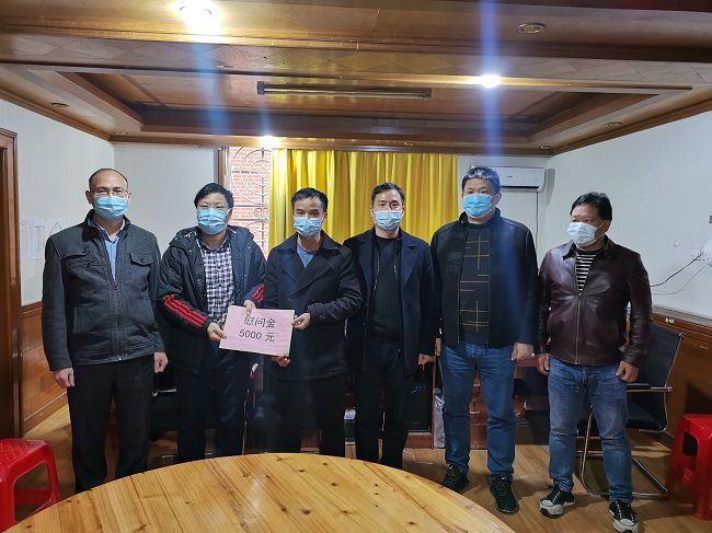 慰问合影。莫光富 摄（建图）.jpg