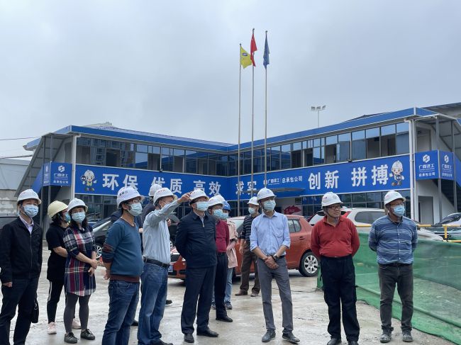 视察项目进度。梁观德 摄（建图）.jpg