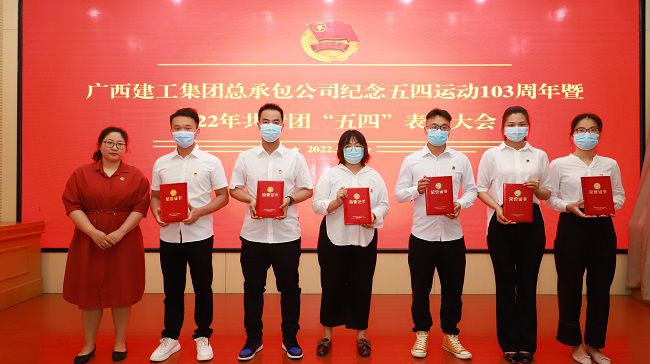 赞美优良团员。李立云 摄（建图）.jpg