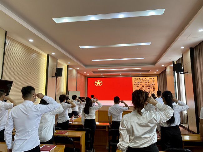 沉温入团誓词；畦磋 摄（建图）.jpg