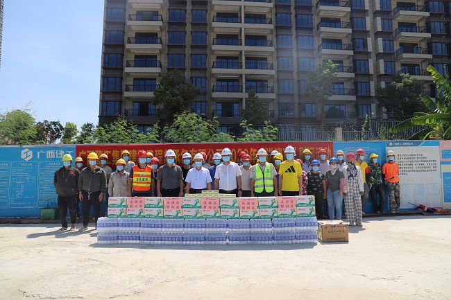 活动合影。杨钰 摄（建图）.jpg