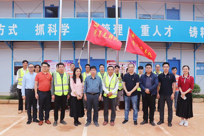 合影留想。周煜川 摄（建图）.jpg