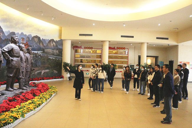参观现场。张钊林 摄（建图）.jpg