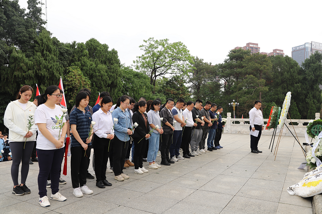 整个默哀。林成斌 摄（建图）.png