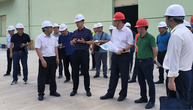 视察项目现场。谢家宝 摄（建图）.png