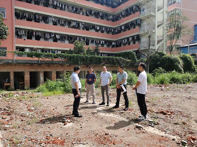 调研现场。卢芳 摄（建图）.jpg