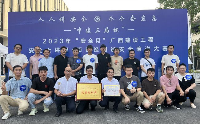 参赛选手及啦啦队合影；畦￡ 摄（建图）.jpg