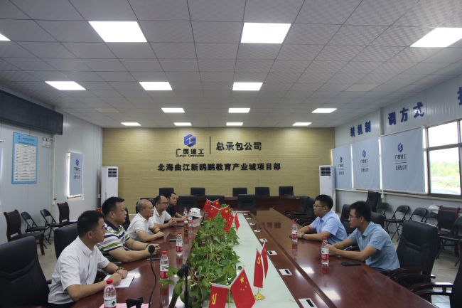 座谈会现场。梁红玉 摄（建图）.jpg