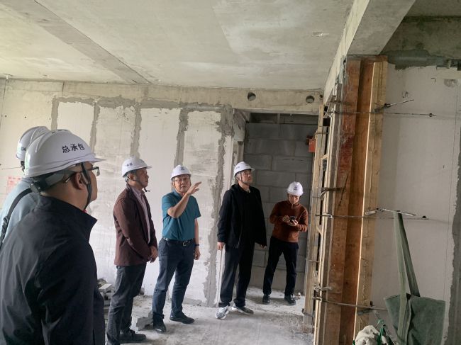 现场领导。罗庆博 摄（建图）.jpg