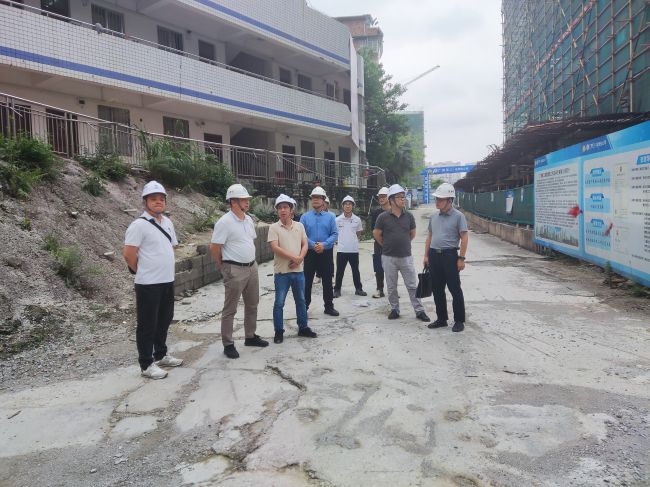 现场领导。邓伟民 摄（建图）.jpg