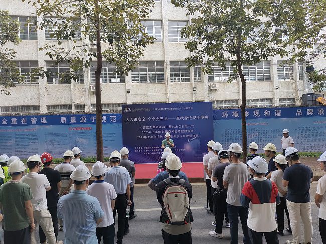 莫志元做演练带头和颁发演练起头；票ι 摄（建图）.jpg